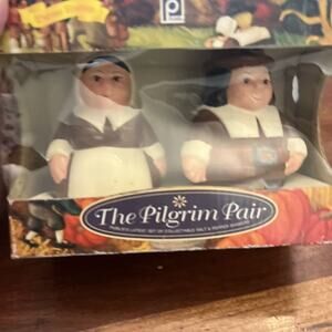 Publix The‎ Pilgrim Pair Salt & Pepper Shakers LE Retired NEW